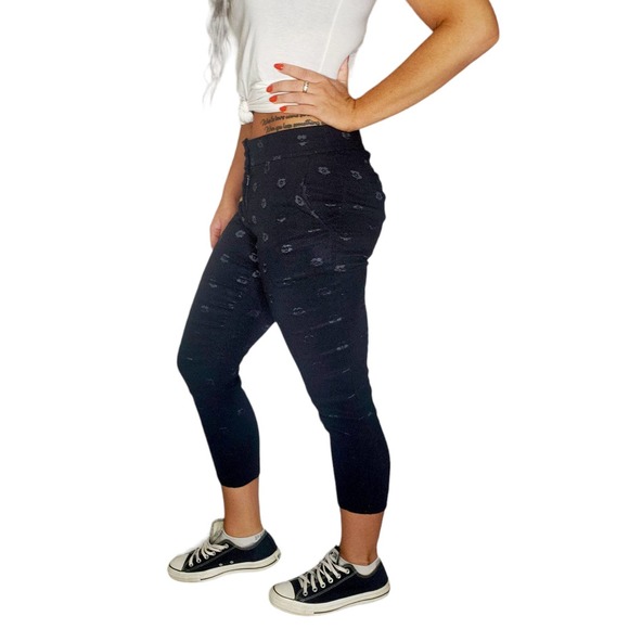 LOFT Pants - Loft Petites Pants 4p 29 Black Floral Embroidered Dressy Relaxed Capris Marisa